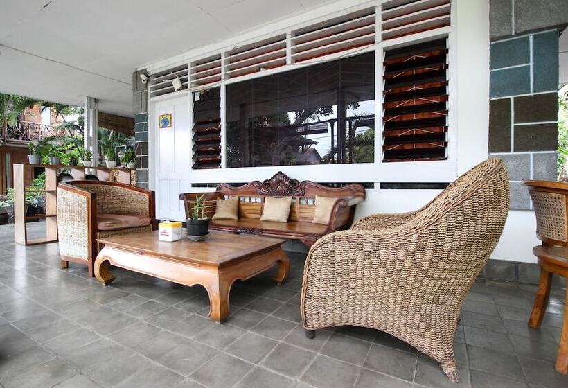 Пансион Reddoorz Near Rumah Sakit Wirosaban