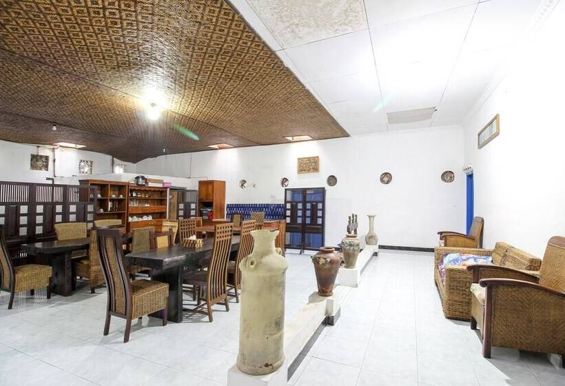 Пансион Reddoorz Near Rumah Sakit Wirosaban