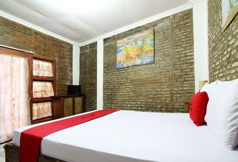 Пансион Reddoorz Near Rumah Sakit Wirosaban