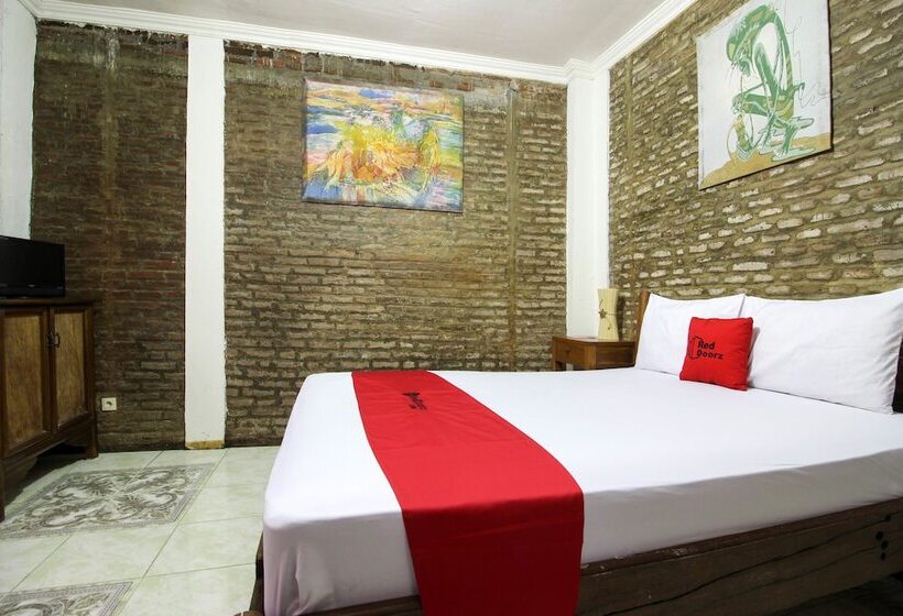 Пансион Reddoorz Near Rumah Sakit Wirosaban