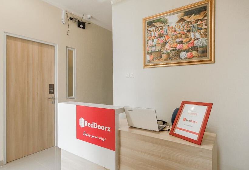 ペンション Reddoorz Near Soekarno Hatta Airport