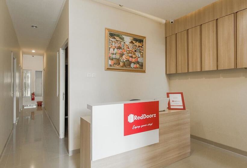 펜션 Reddoorz Near Soekarno Hatta Airport