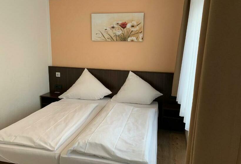 Schnitzelhaus Und Pension Stadt Rosbach