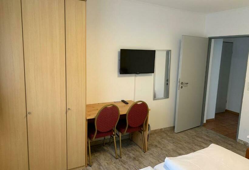 Schnitzelhaus Und Pension Stadt Rosbach