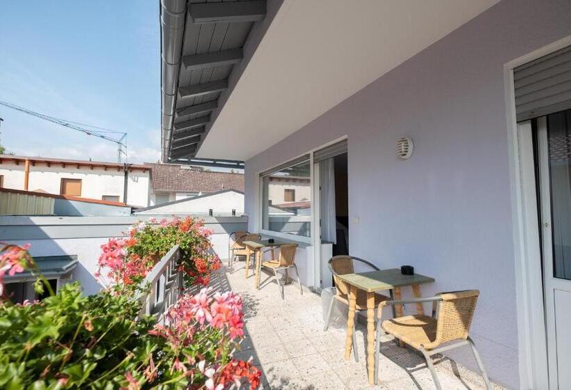 Schnitzelhaus Und Pension Stadt Rosbach