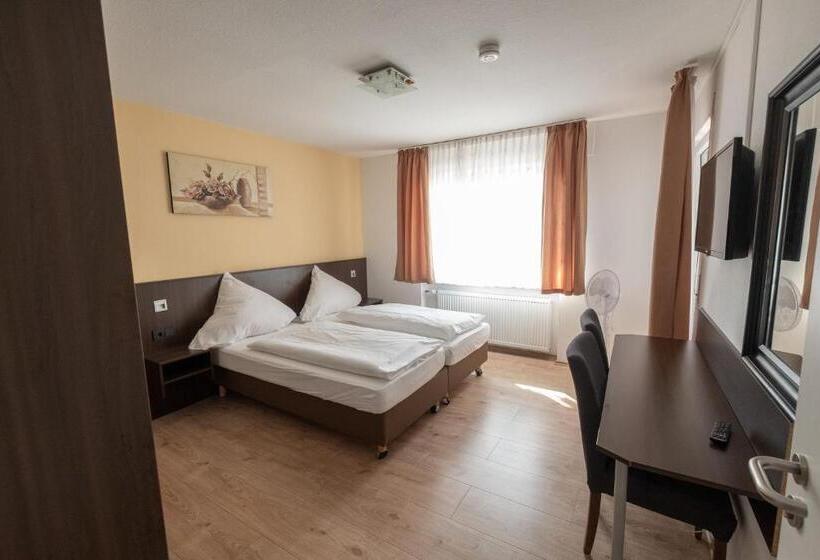 Schnitzelhaus Und Pension Stadt Rosbach