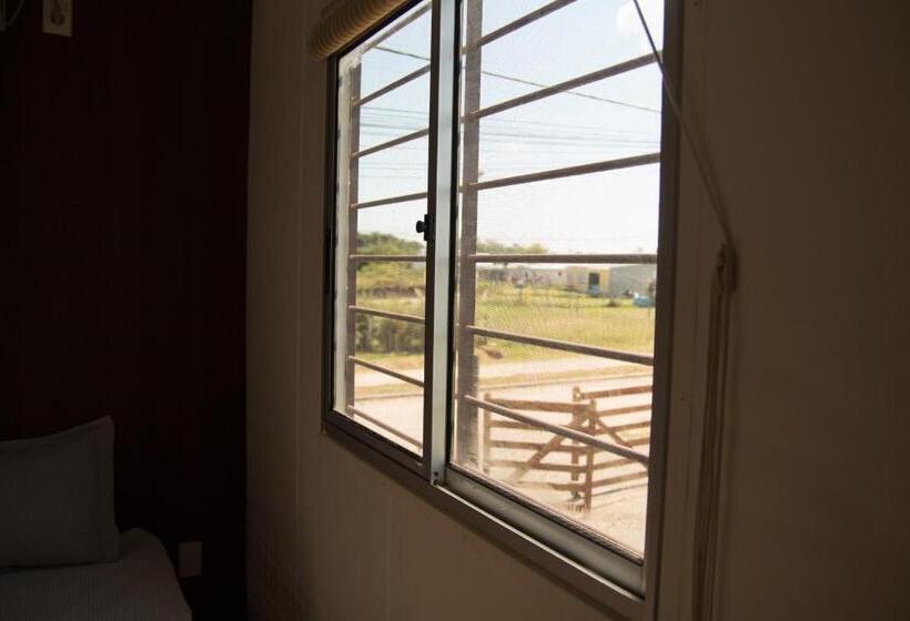 هتل La Estacion Colonia