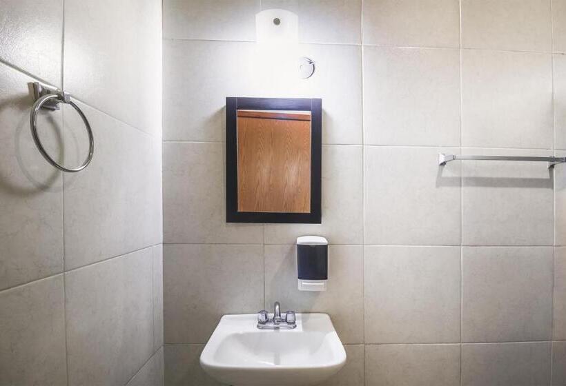 Отель Capital O Plaza Galindo