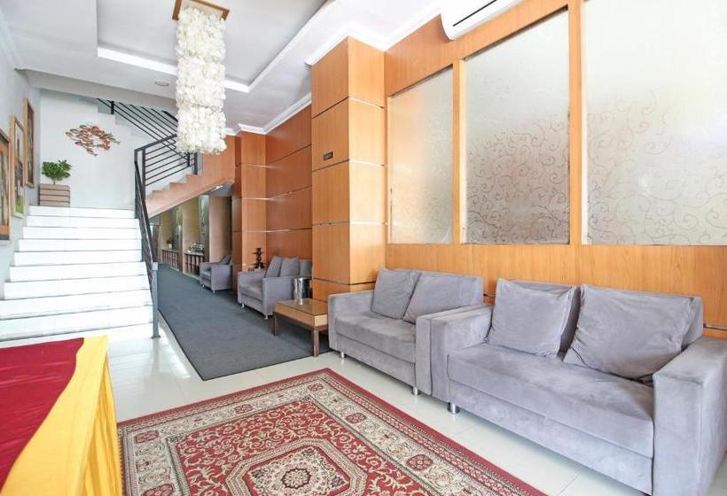 호텔 Reddoorz Plus @ Jl Jendral Sudirman Sukoharjo