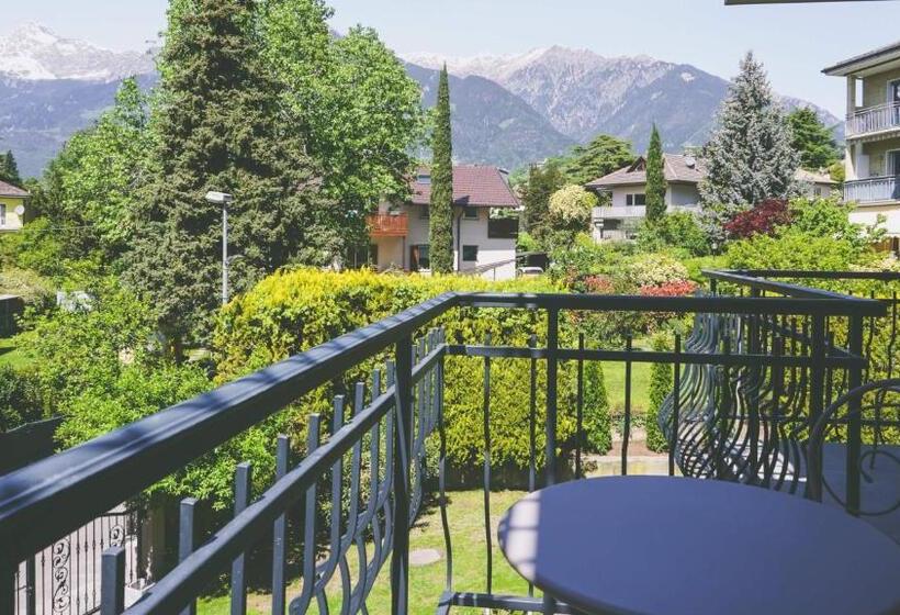 هتل Villa Laurus