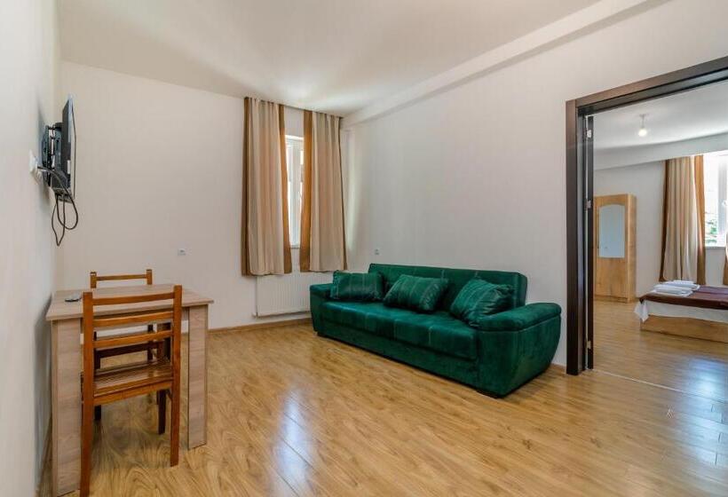 پانسیون Continental