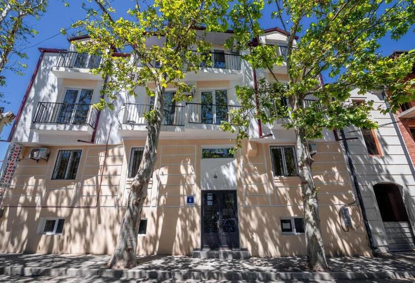 پانسیون Continental