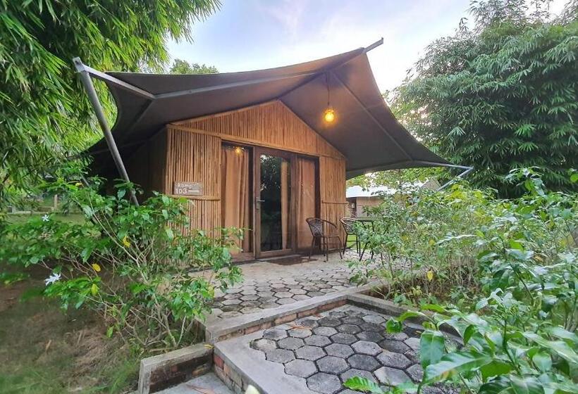 פנסיון Dbambookamp Desa Wisata Ekang