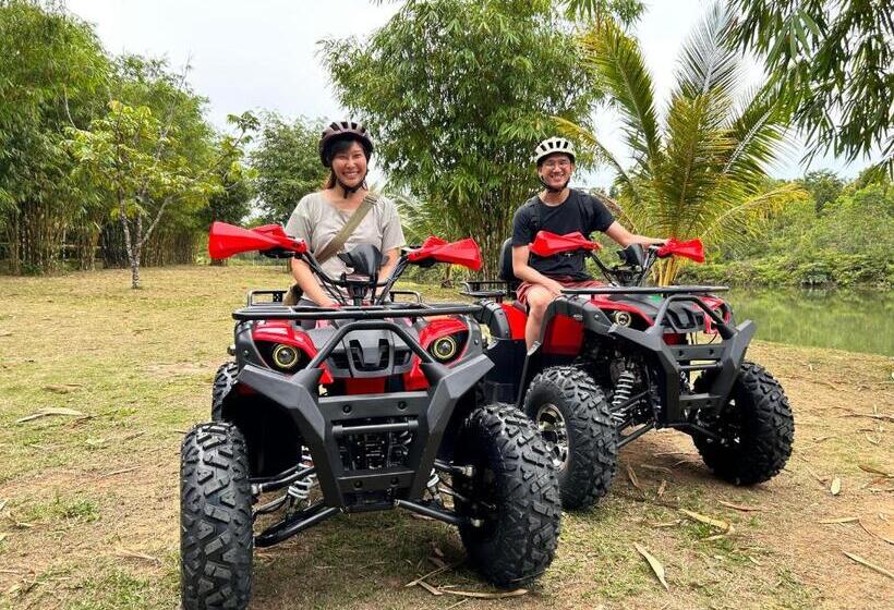 פנסיון Dbambookamp Desa Wisata Ekang