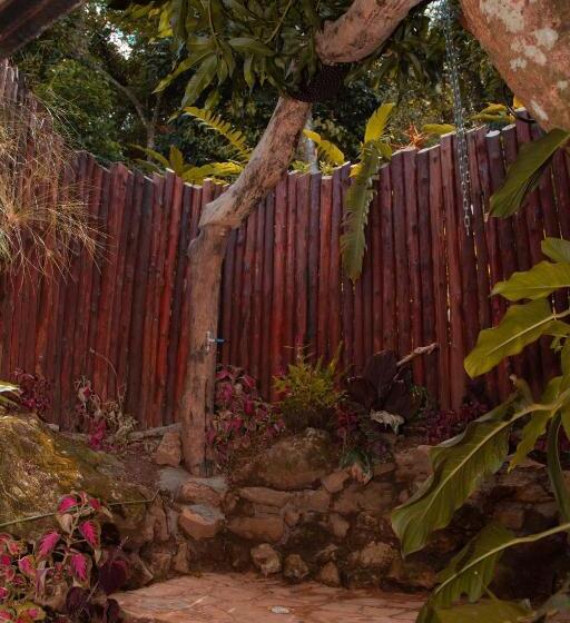 پانسیون Waira Eco Lodge