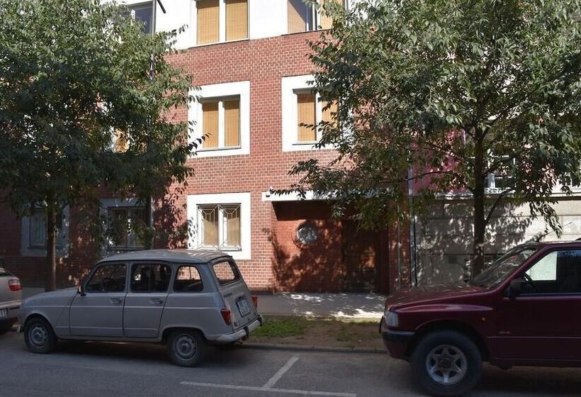 هاستل Exit Labirint Centar