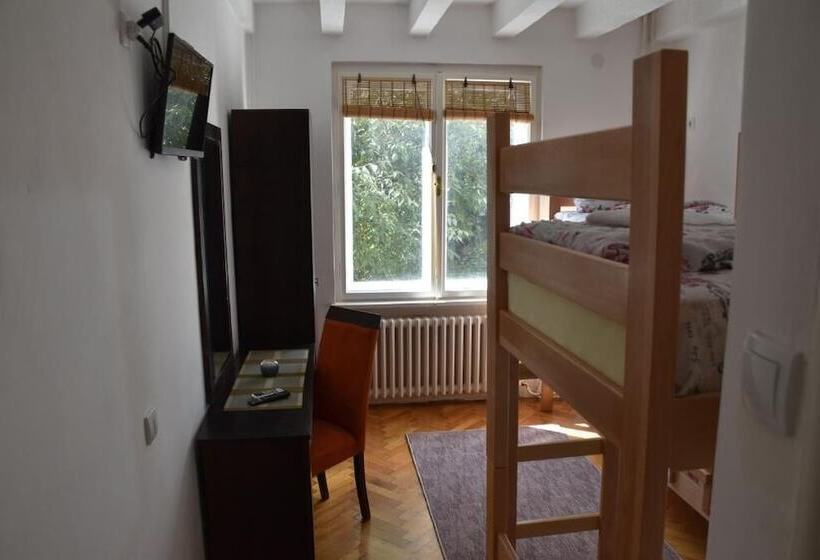 هاستل Exit Labirint Centar