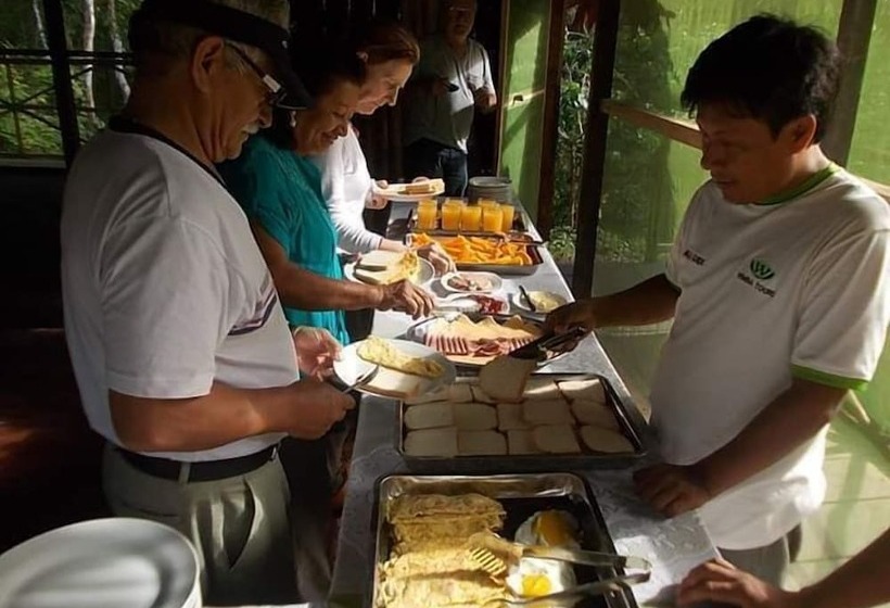 ユースホステル Wimba Jungle Lodge