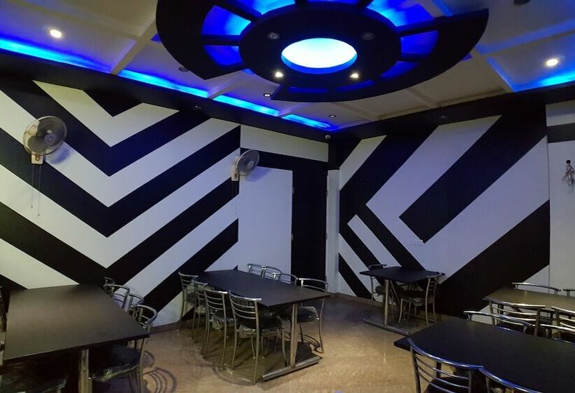 فندق Oyo 30576 Satyam Regency