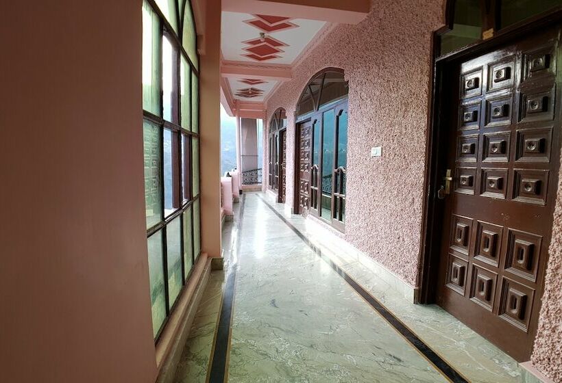 Отель Oyo 30576 Satyam Regency