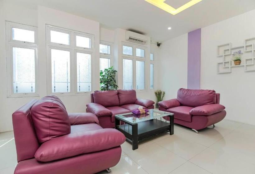 호텔 Reddoorz Plus Near Stasiun Bekasi