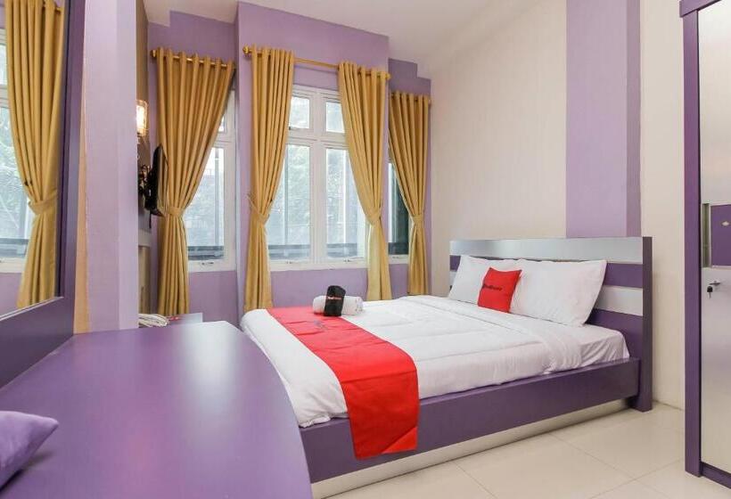 호텔 Reddoorz Plus Near Stasiun Bekasi