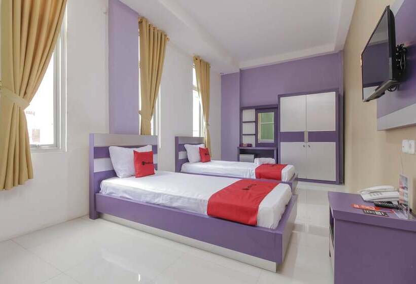 호텔 Reddoorz Plus Near Stasiun Bekasi