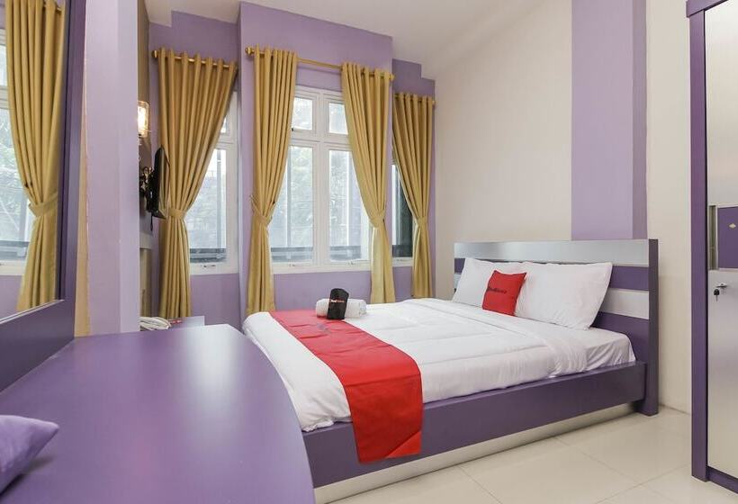 호텔 Reddoorz Plus Near Stasiun Bekasi