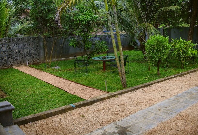 فندق Thambu Illam