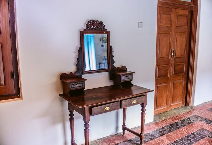 فندق Thambu Illam