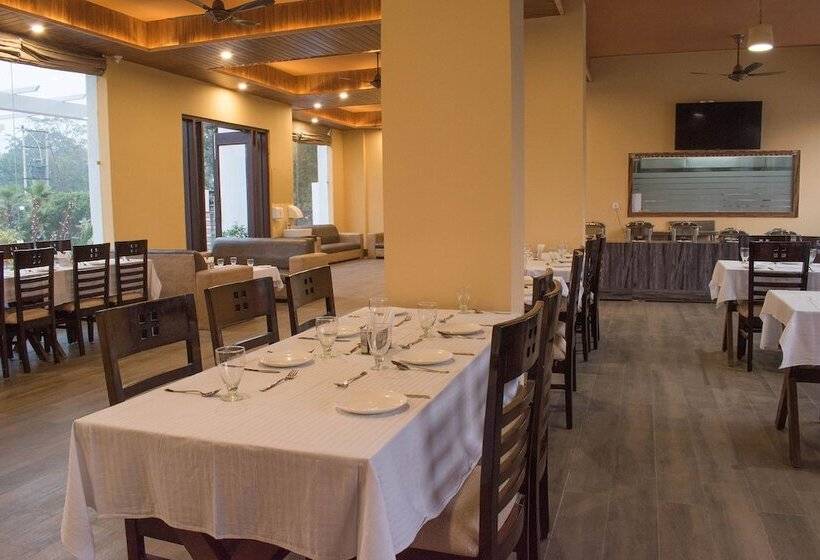 בית מלון כפרי The Darien Resort