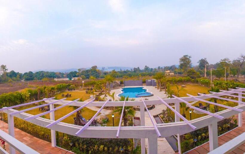 בית מלון כפרי The Darien Resort