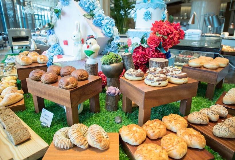 Отель Wyndham Grand Plaza Royale Yuzhou Xiamen Wuyuan Bay