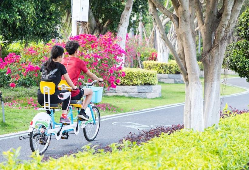 Отель Wyndham Grand Plaza Royale Yuzhou Xiamen Wuyuan Bay