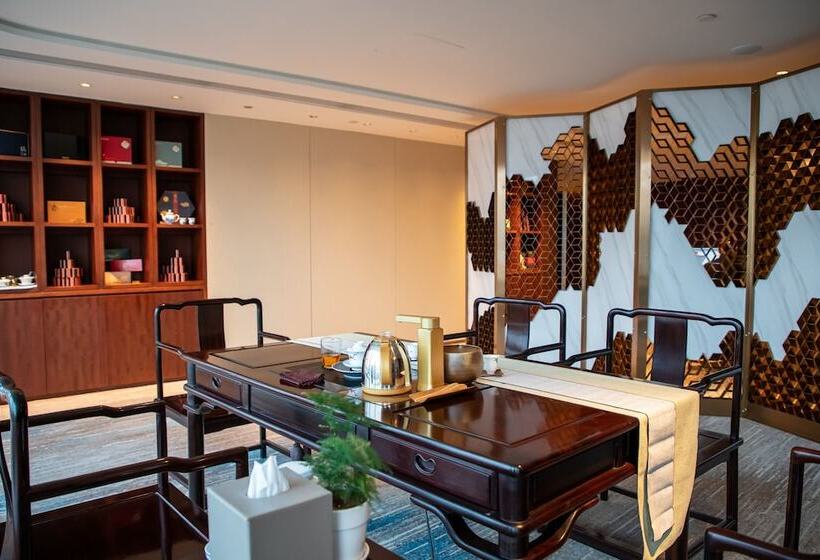 Отель Wyndham Grand Plaza Royale Yuzhou Xiamen Wuyuan Bay