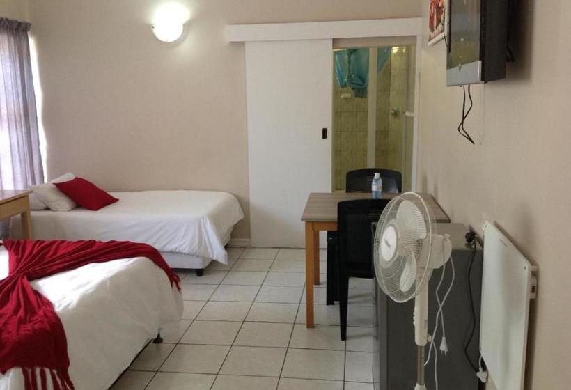 פנסיון Fomo Lodge