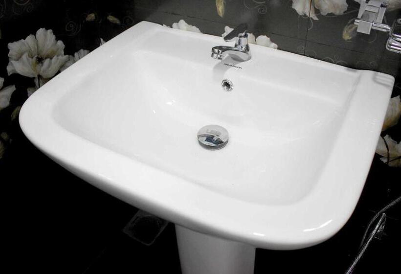 ペンション Lake Front Yala Safari