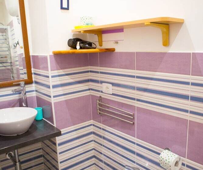 פנסיון Lanzies Guesthouse