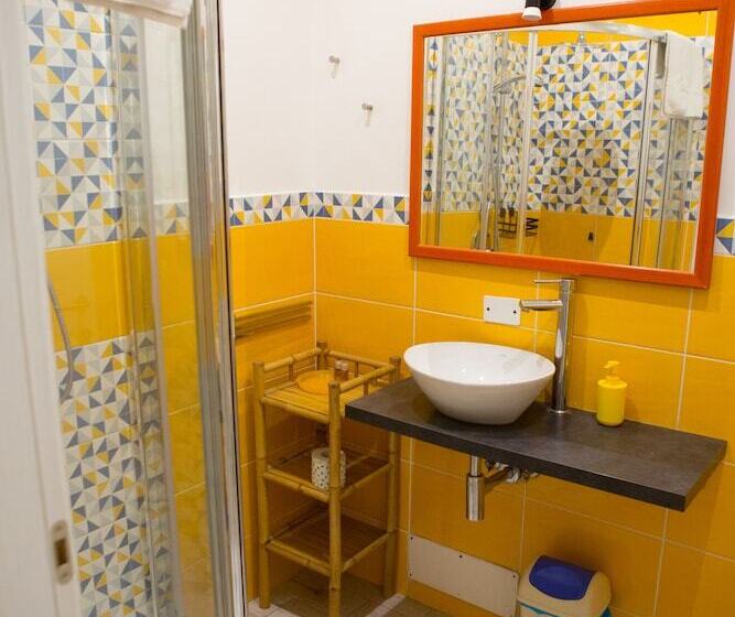 פנסיון Lanzies Guesthouse