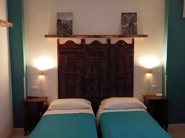 פנסיון Lanzies Guesthouse