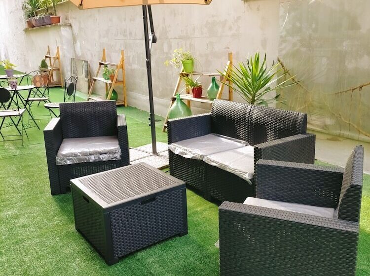 פנסיון Lanzies Guesthouse