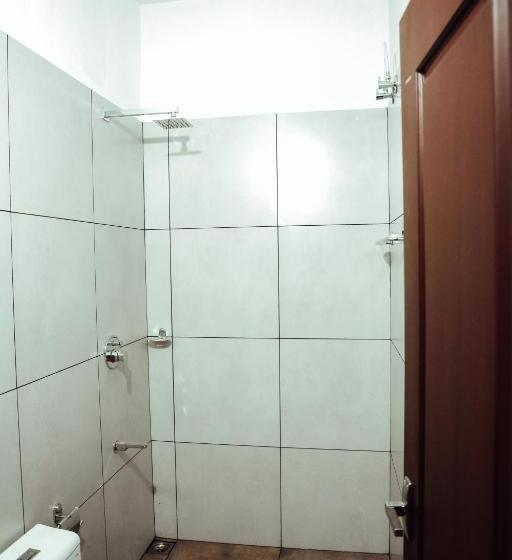 هاستل Back Packers Cochin Villa