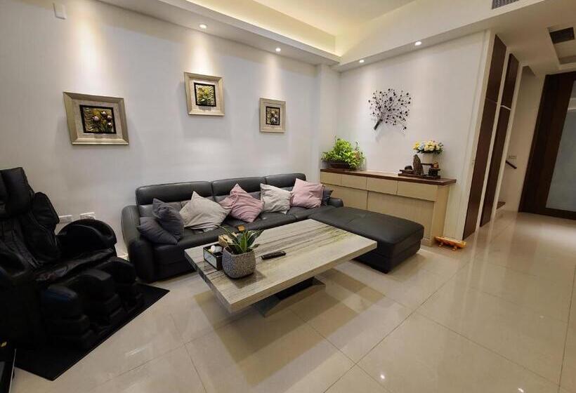 تختخواب و صبحانه Love Happiness Inn