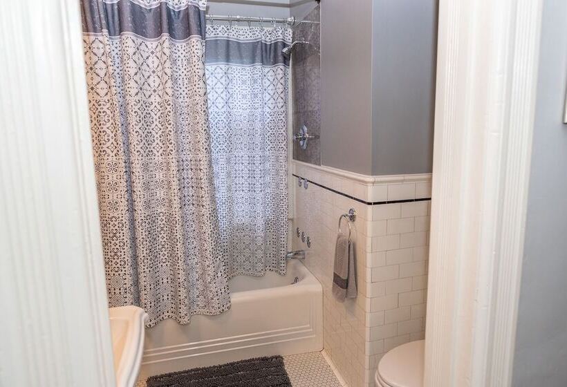 مبيت وإفطار Victoria Inn