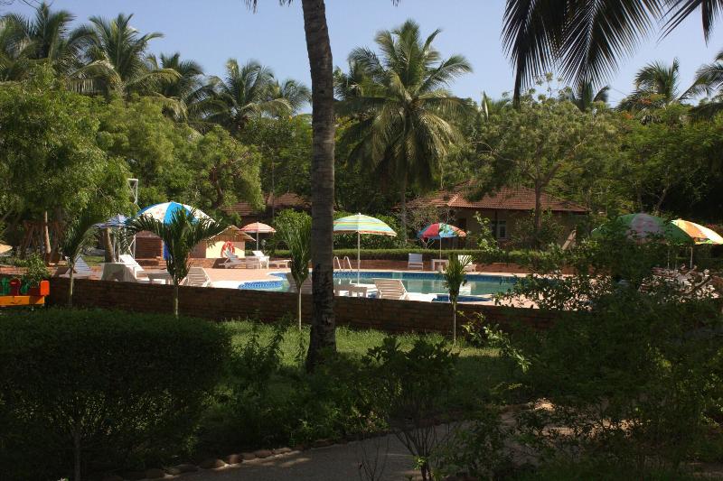 هتل Charlestina Beach Resort