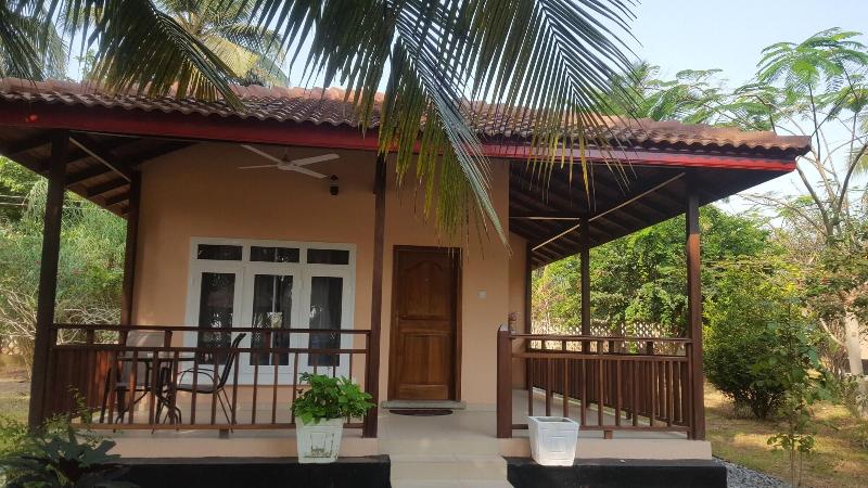 هتل Charlestina Beach Resort