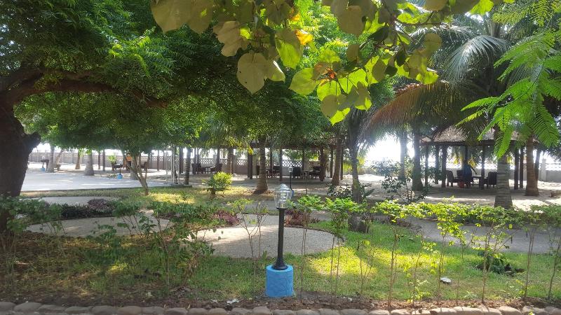 هتل Charlestina Beach Resort