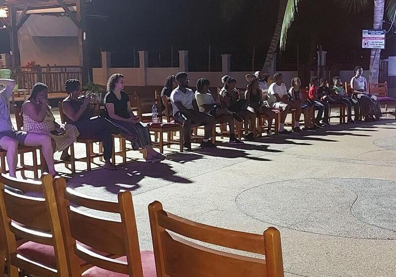 هتل Charlestina Beach Resort