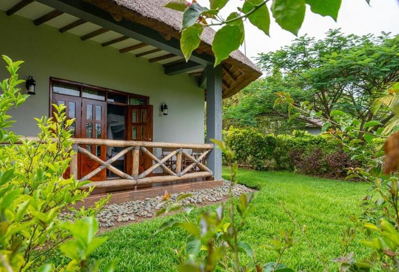 هتل Emburara Farm Lodge