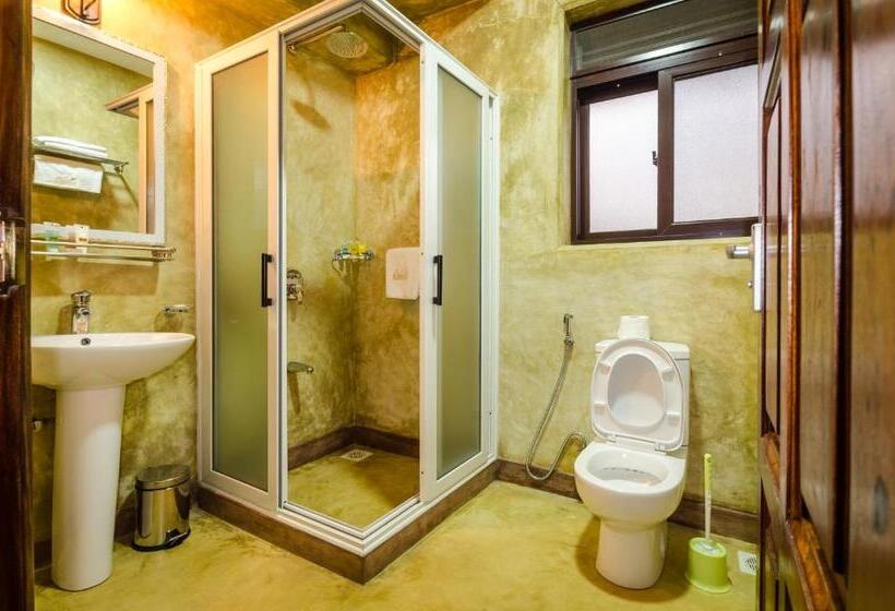 هتل Emburara Farm Lodge